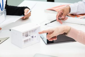 経営は二階建て。